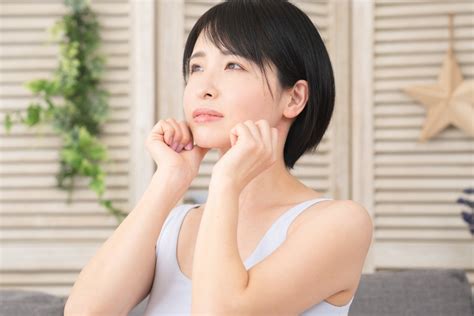 乳輪でかい人|乳輪が大きいのは小さくできる？原因と治療法を解説。